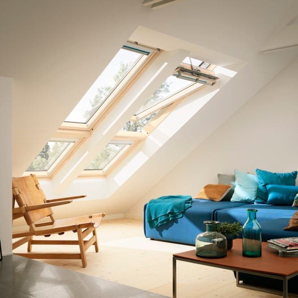 VELUX INTEGRA GGL - Pine Solar Electric Centre Pivot Roof Window