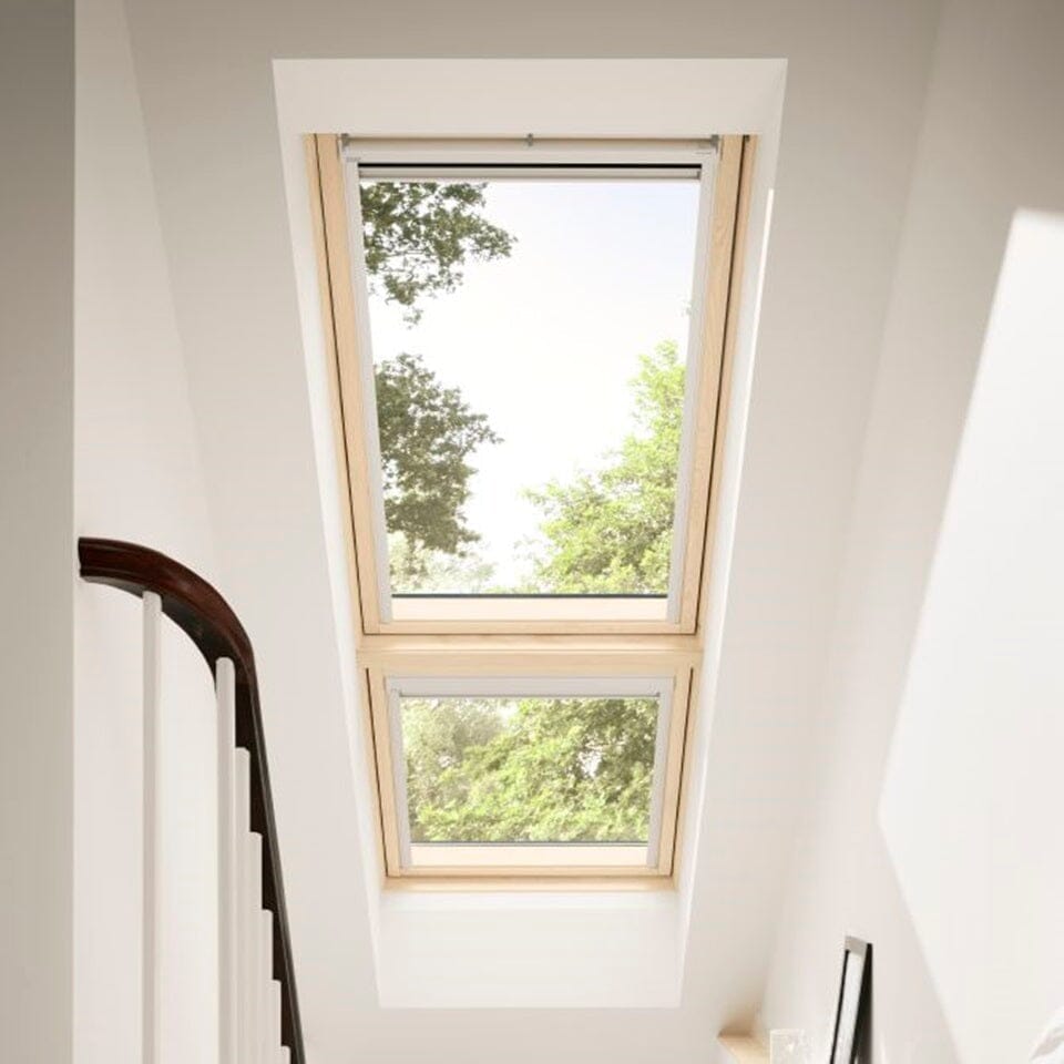 VELUX INTEGRA GGL - Pine Solar Electric Centre Pivot Roof Window